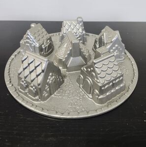 Nordic Ware Cozy Village Pan